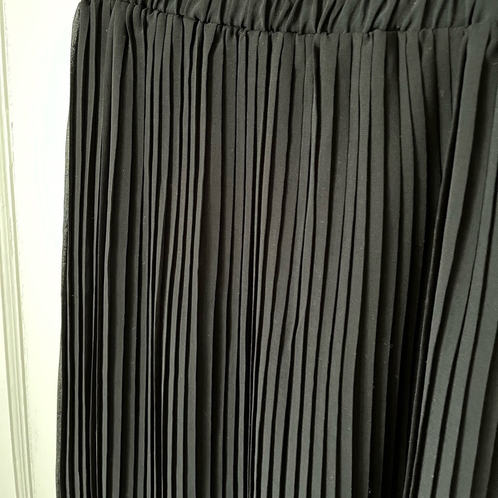 Pleated black midi skirt